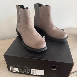New in Box Sorel Emelie II Waterproof Boot in Quarry/Black Womens’ Size 6 Medium